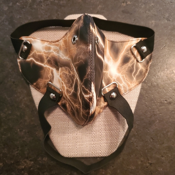 🐕 Lightening faux leather face mask - Picture 2 of 6